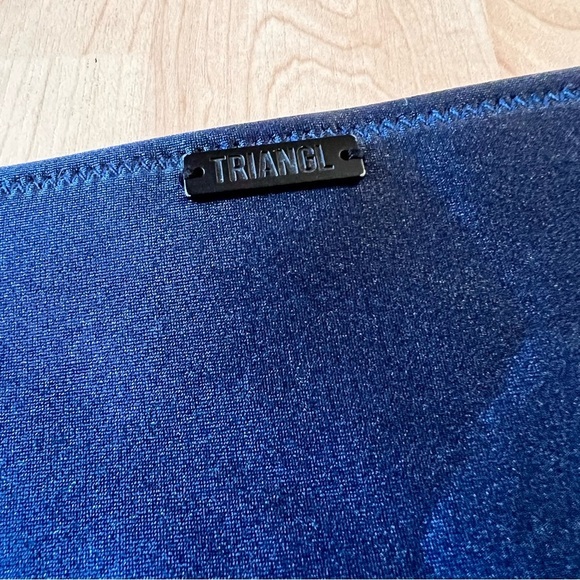 TRIANGL Two Piece Floral Tropical Navy Bikini Size Small - Picture 11 of 12